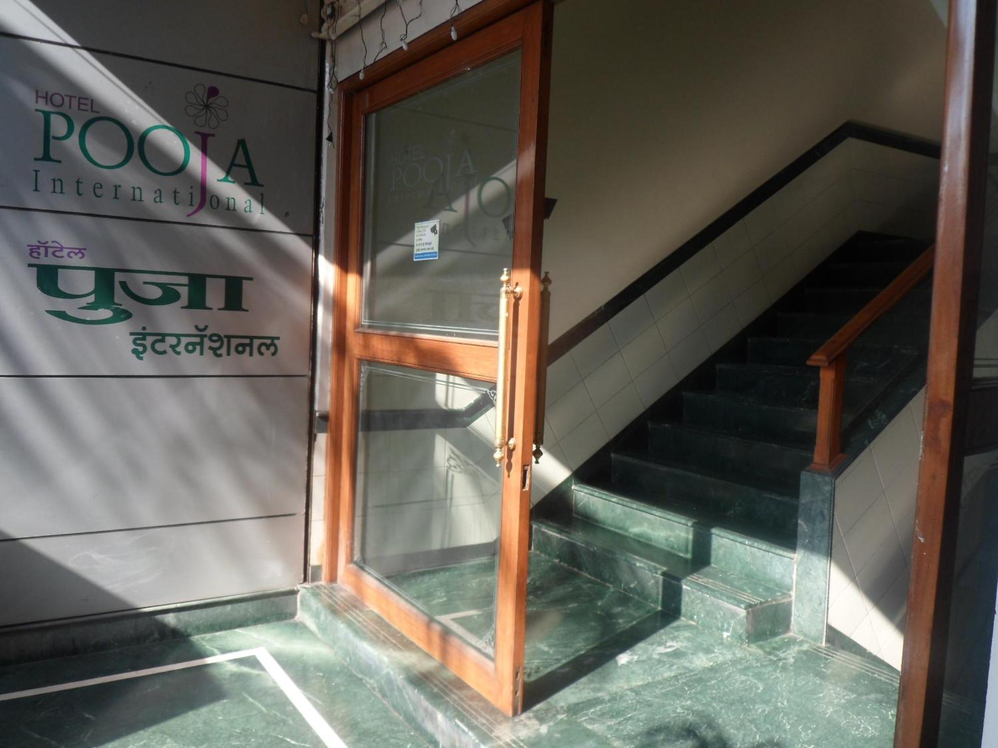 Hotel Pooja International Nászik Kültér fotó