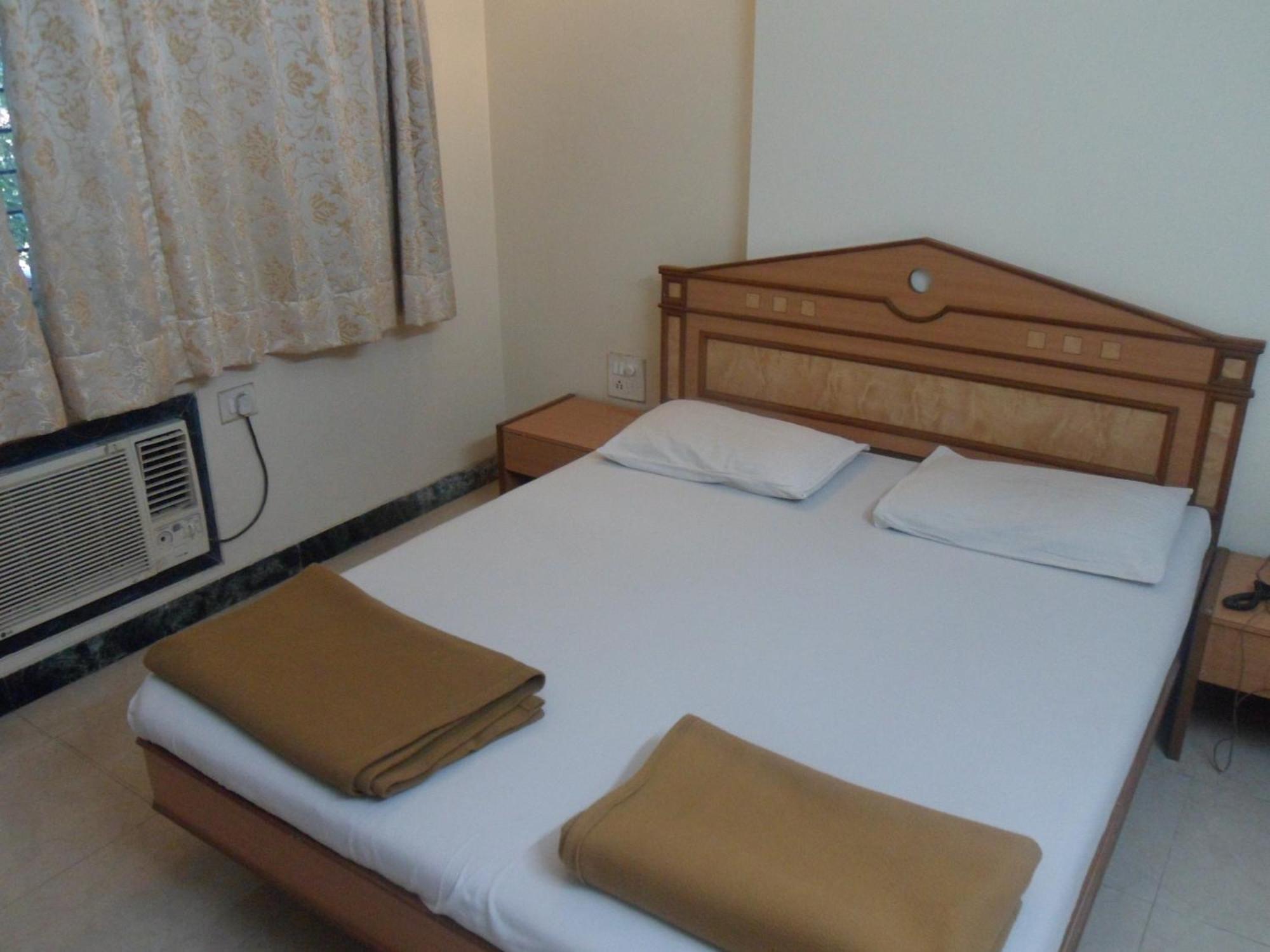 Hotel Pooja International Nászik Szoba fotó