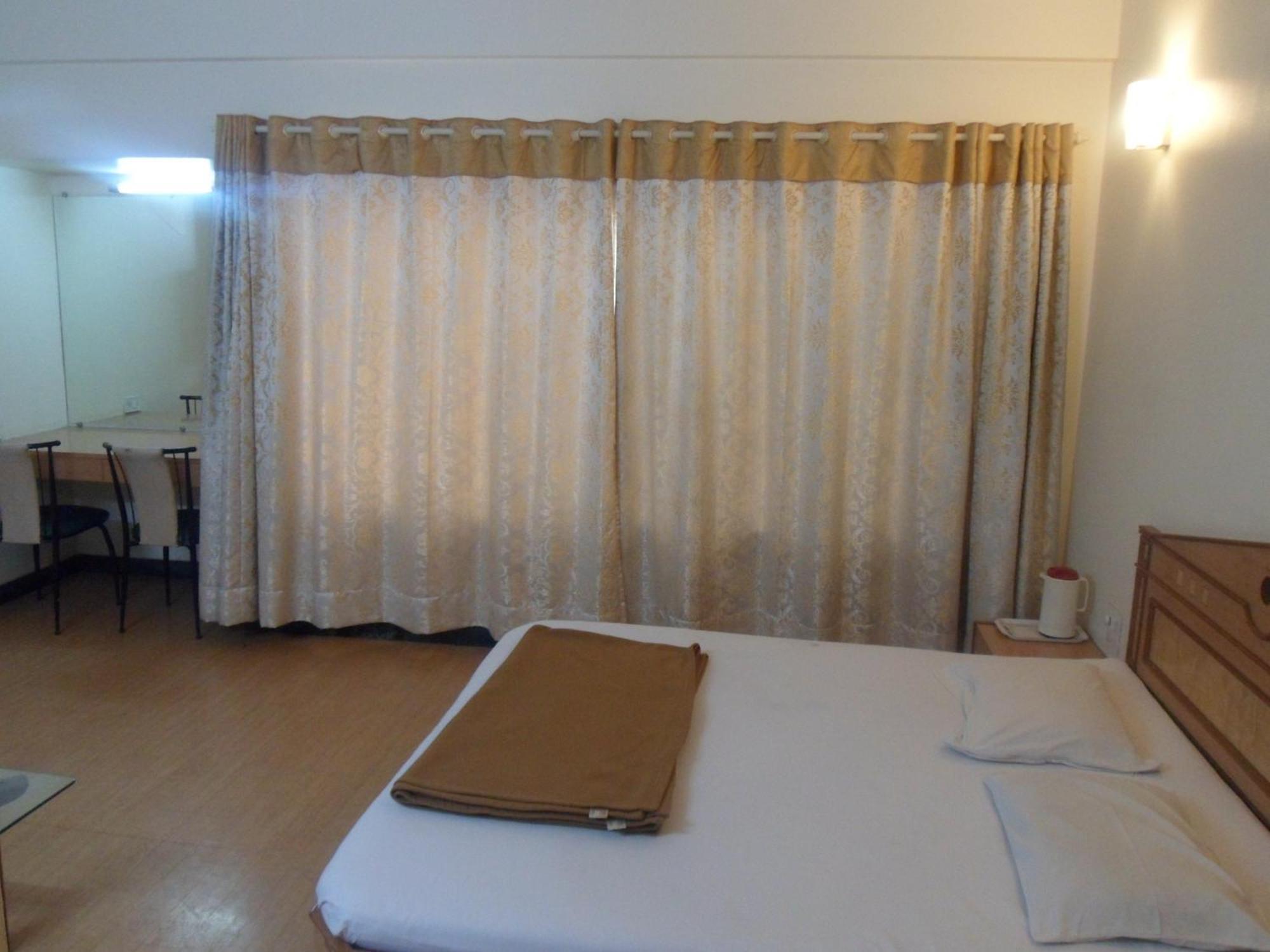 Hotel Pooja International Nászik Szoba fotó