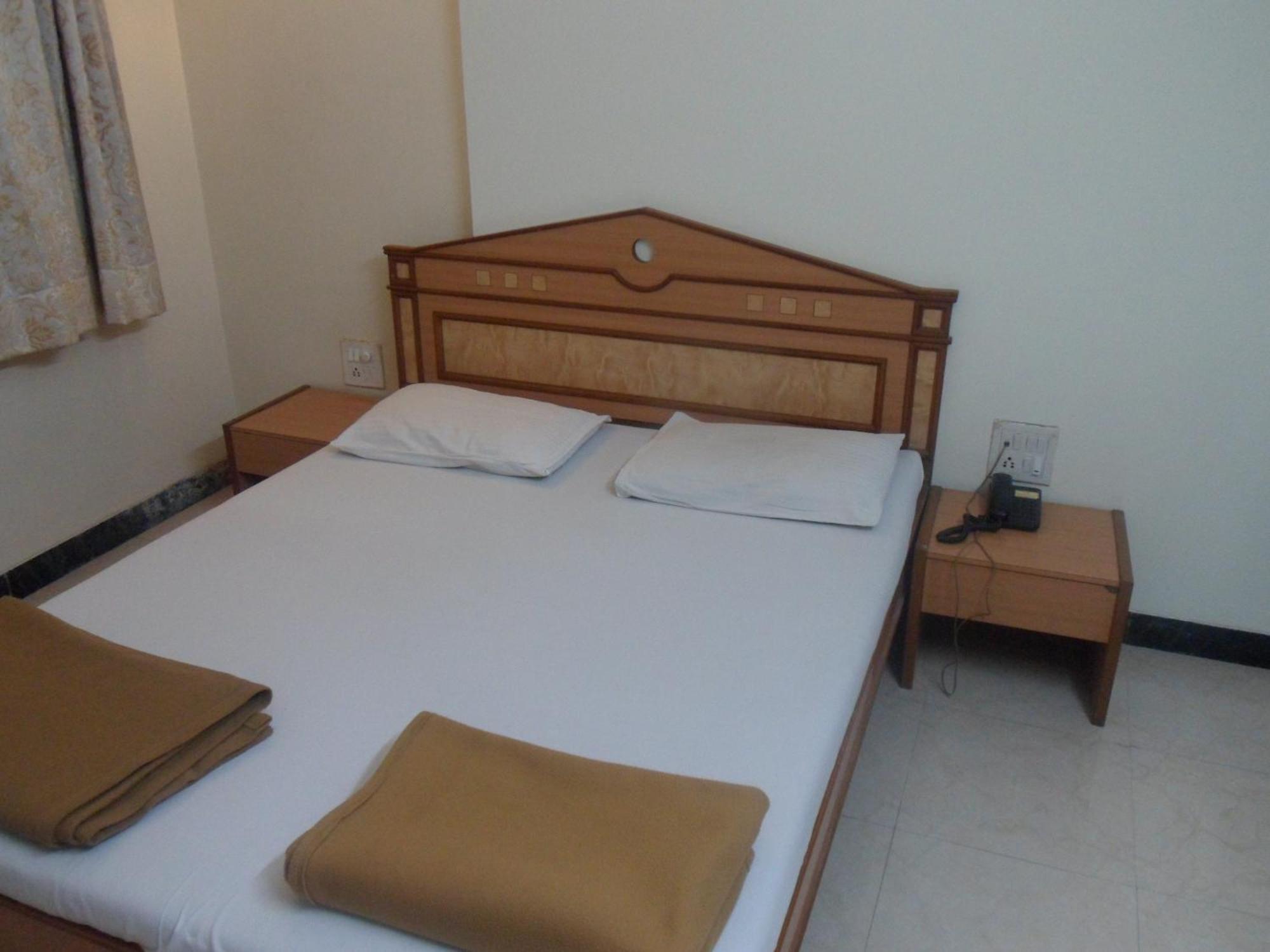 Hotel Pooja International Nászik Szoba fotó