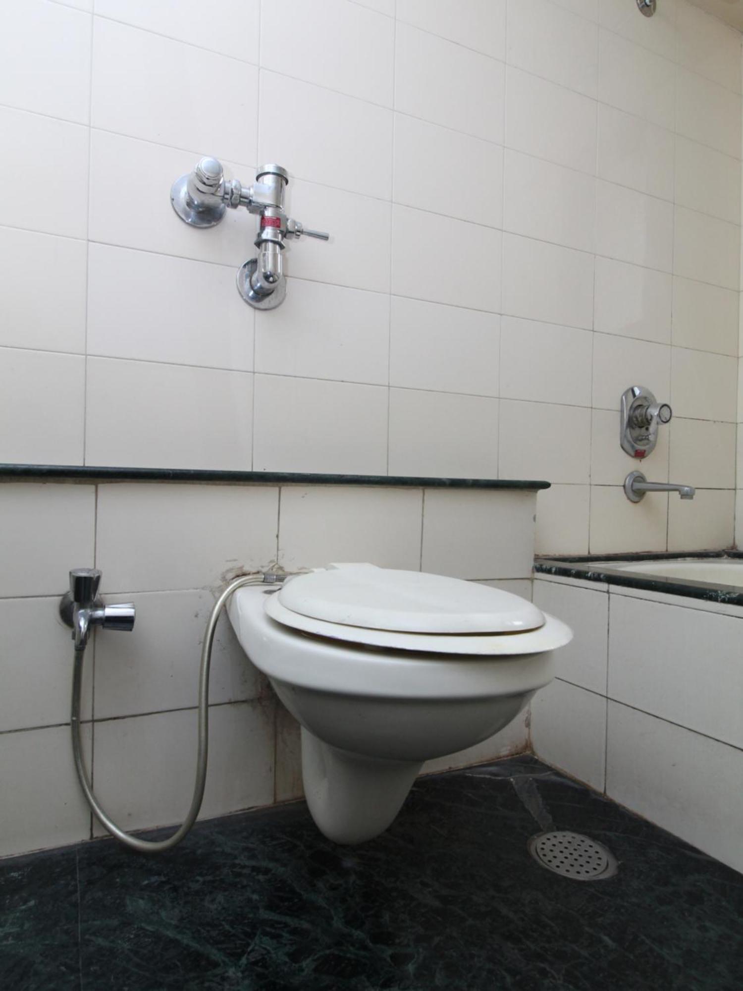 Hotel Pooja International Nászik Kültér fotó